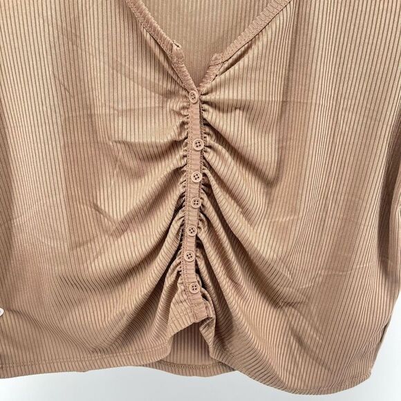 Jolie & Joy Women’s Tan V-Neck Ruched Front Ribbed Cropped Short Sleeve Tee 3X - Picture 4 of 8